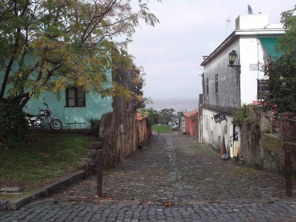 Cobbled colonial street running down to the river in Colonia del Sacramento, one of the best day trips from Buenos Aires