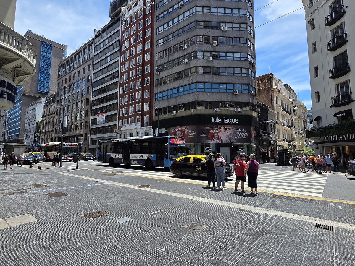 A busy downtown Buenos Aires intersection near Calle Florida, where street money-changers known as arbolitos call out exchange rates