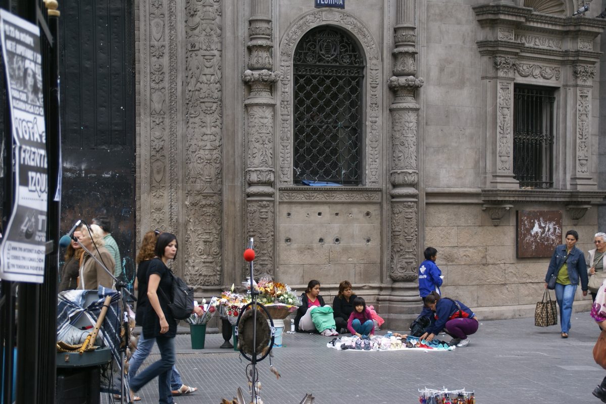 Busy Buenos Aires street scene, where knowing your buenos aires cost per day helps you budget for the city