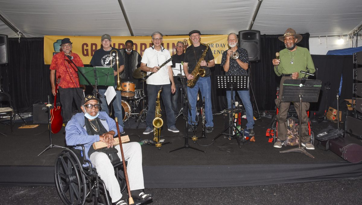 Jazz band performing live with saxophones and brass, evoking a Buenos Aires jazz bar