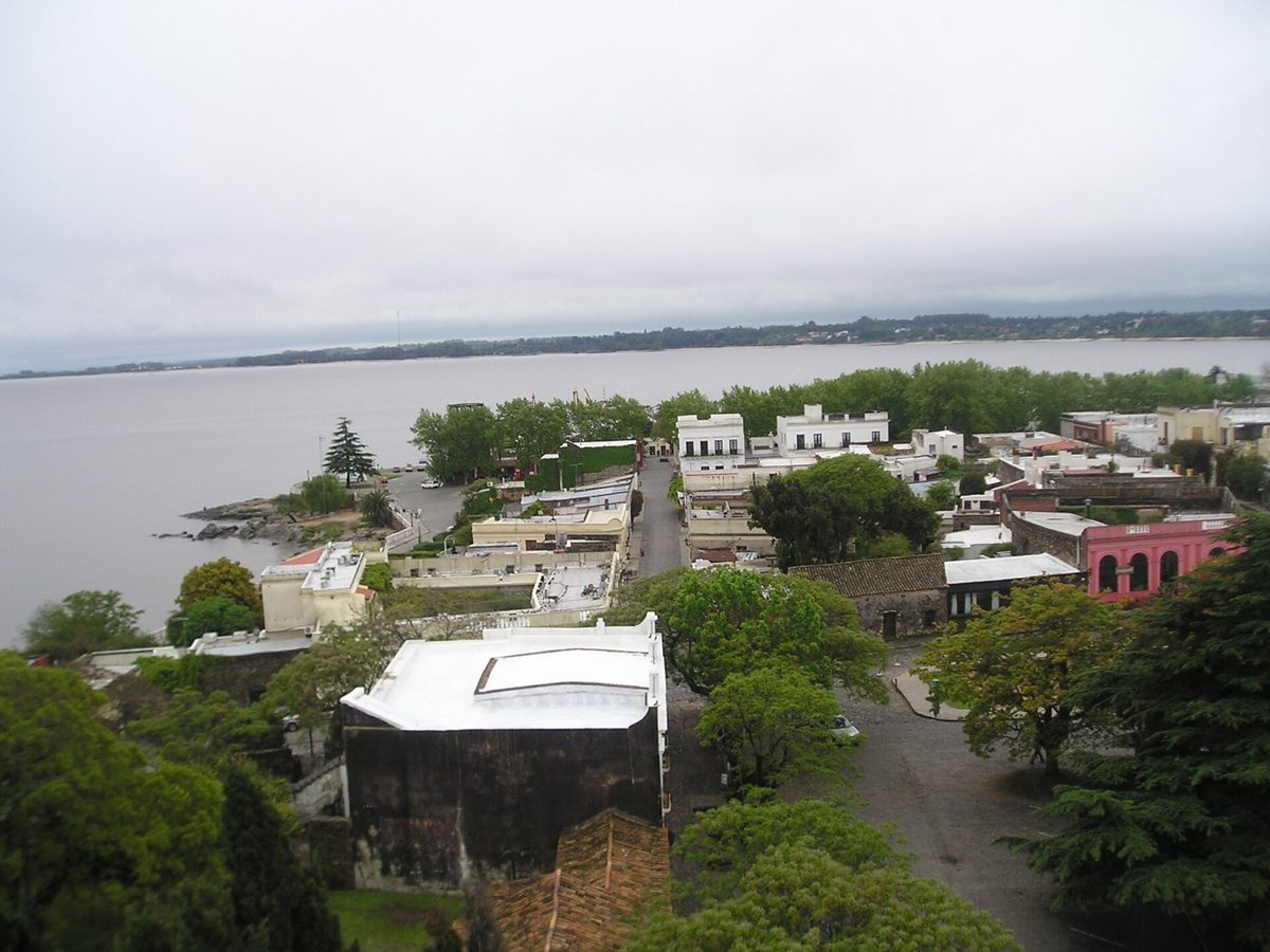 View from the Faro lighthouse over the old town and Río de la Plata in Colonia del Sacramento