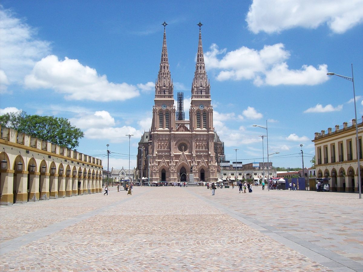 Plaza Belgrano and the Basilica de Luján under a blue sky in Buenos Aires province