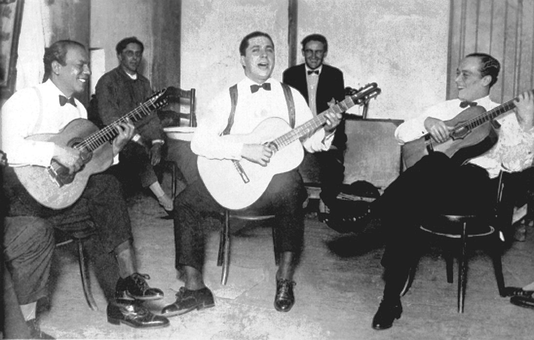 Tango singer Carlos Gardel (centre) with his guitarists, the legend forever tied to the Abasto neighbourhood
